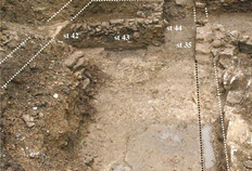 Vestiges d'une cave médiévale semi-enterrée, XVe siècle.