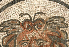 D&eacute;tail de la t&ecirc;te de M&eacute;duse figurant au centre du bouclier d'Ath&eacute;na. 