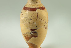 Vase balustre à décor peint provenant des fours gaulois mis au jour sur le site de la Résidence du Centre. Ce contenant destiné aux liquides pour le service de la table est typique des productions de La Tène finale.