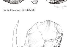 Exemples d'artefacts en silex.  Un biface et un &eacute;clat obtenu selon la technique de taille dite Levallois, retouch&eacute; pour en faire un outil.  Les Fourneaux, site 24, Corbie (Somme), 2013.