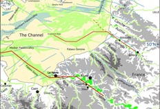 Reconstitution du contexte g&eacute;ographique.  En p&eacute;riode glaciaire, la Manche &eacute;tait ass&eacute;ch&eacute;e du fait de la baisse du niveau marin, laissant appara&icirc;tre les vall&eacute;es principales et les espaces accessibles aux N&eacute;andertaliens.  La Vall&eacute;e des Bouill&egrave;res, Lahoussoye (Somme), 2013.&nbsp;