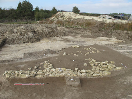 Plan du b&acirc;timent en pierres, dat&eacute; du Moyen &Acirc;ge.  Le Perrou 1, Maill&eacute; (Indre-et-Loire), 2012.  &copy; Inrap 
