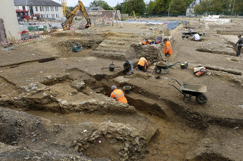La partie nord du site en cours de fouille  H&ocirc;tel-Dieu, Rennes (Ille-et-Vilaine), 2022, 2024  &copy; Inrap 