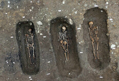 S&eacute;pultures antiques tardives install&eacute;es dans le quartier apr&egrave;s son abandon  H&ocirc;tel-Dieu, Rennes (Ille-et-Vilaine), 2022, 2024  &copy; Inrap