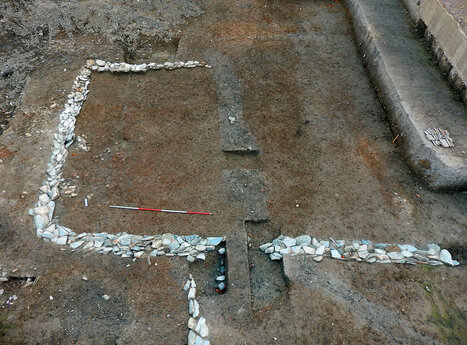 Vue de l'un des r&eacute;seaux de drains empierr&eacute;s ayant fonctionn&eacute; du IIIe&nbsp;si&egrave;cle au d&eacute;but du si&egrave;cle suivant  61-65, rue d'Antrain, Rennes (Ille-et-Vilaine), 2019  &copy; Rozenn Battais, Inrap 