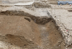 Foss&eacute; bordier et voie situ&eacute;s au c�ur du vallon.  33 rue Rouget de Lisle, N&icirc;mes (Gard), 2021  &copy; Florent Mazi&egrave;res, Inrap