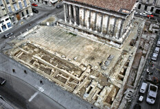 Vue g&eacute;n&eacute;rale de la fouille en 1991.  Parvis de la Maison Carr&eacute;e, N&icirc;mes (Gard), 1991  &copy; Marc C&eacute;li&eacute;, Inrap