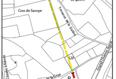 Restitution du trac&eacute; des voies antiques au sud du rempart romain de N&icirc;mes, dans le quartier compris entre les actuelles rue du Mail et rue Puech-du-Teil au sud. Fonds de plan extrait du cadastre du XIXe si&egrave;cle.  A. Porte du rempart romain&nbsp;; B. Fouille &agrave; l'angle des rues Solier et Puech-du-Teil, r&eacute;v&eacute;lant un segment de voie et hypoth&egrave;se d'un arc de triomphe.  &copy;&nbsp; Bertrand Houix, Inrap