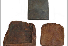 Bo&icirc;te et couvercle en &eacute;rable et son miroir en alliage cuivreux.  Place d'Assas, N&icirc;mes (Gard), 2003&nbsp;  &copy; Mus&eacute;e de la romanit&eacute; de N&icirc;mes  