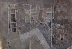 Fig 9. Les vestiges de la raffinerie de sucre et de la tannerie appuyés contre l'ancien bastion des Dames