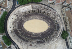 Vue a&eacute;rienne de l'Amphith&eacute;&acirc;tre de N&icirc;mes  I-IIe si&egrave;cle apr&egrave;s J.-C.  Amphith&eacute;&acirc;tre, suivi arch&eacute;ologique de la restauration, N&icirc;mes (Gard), 2023  &copy; Vincent Lauras, Inrap