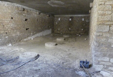 Aile sud&nbsp;: la salle cruciforme envahie par les eaux avant la fouille.  Salle cruciforme, N&icirc;mes (Gard), 2020  &copy; Richard Pell&eacute;, Inrap