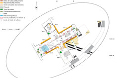Plan des diff&eacute;rentes structures d&eacute;gag&eacute;es dans la salle cruciforme en 2019/2020, avec l'ajout des sondages r&eacute;alis&eacute;s dans le quart sud-est de la piste en 1987 par M. C&eacute;li&eacute;.  Salle cruciforme, N&icirc;mes (Gard), 2020  &copy; Richard Pell&eacute;, Inrap