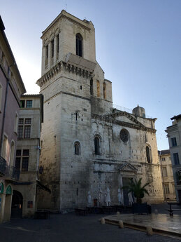 Vue générale de la façade de la cathédrale Notre-Dame-et-saint-Castor. Cathédrale Notre Dame et Saint Castor, Nîmes (Gard), 2017/2018 © Marie Rochette, Inrap