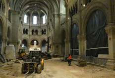 La nef lors du dégagement du dallage contemporain. Cathédrale Notre Dame et Saint Castor, Nîmes (Gard), 2017/2018 © Marie Rochette, Inrap