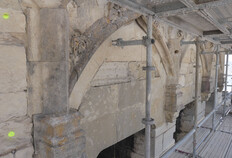 Vue de d&eacute;tail de la fen&ecirc;tre gothique&nbsp;septentrionales.Cath&eacute;drale Notre Dame et Saint Castor, N&icirc;mes (Gard), 2022/2025  &copy; Odile Maufras, Inrap
