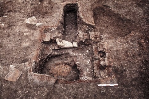 Le four quadrangulaire FR8012 vu du sud.&nbsp;  Ilot Th&eacute;rond, N&icirc;mes (Gard), 1996  &copy; Laurent Sauvage, Inrap 