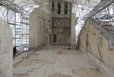 La terrasse de la trav&eacute;e occidentale apr&egrave;s le d&eacute;gagement des sols ant&eacute;rieurs aux travaux de Henri R&eacute;voil  Cath&eacute;drale Notre Dame et Saint Castor, N&icirc;mes (Gard), 2022/2025  &copy; Benjamin Thomas, Inrap