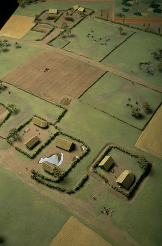 Reconstitution d�habitats de l'&acirc;ge du Fer &agrave; Ifs (Calvados).   &copy; H. Paitier, Inrap 