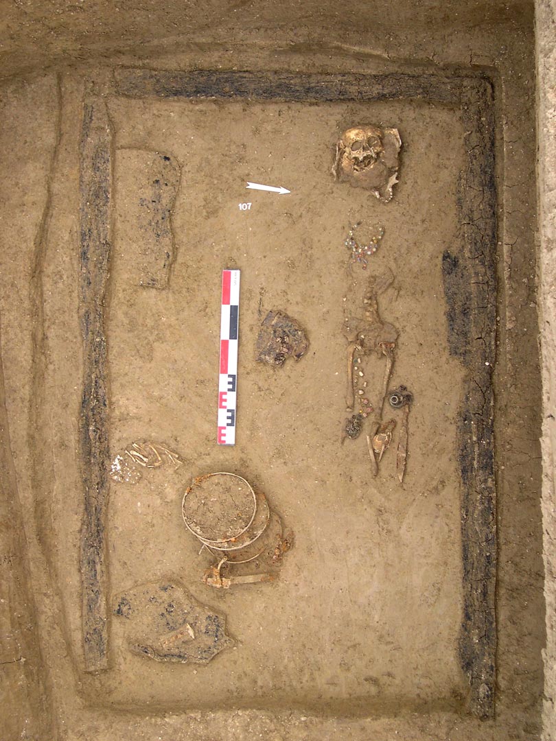 S&eacute;pulture m&eacute;rovingienne d'H&eacute;genheim (Haut-Rhin).   &copy; L. de Cargou&euml;t, Inrap  