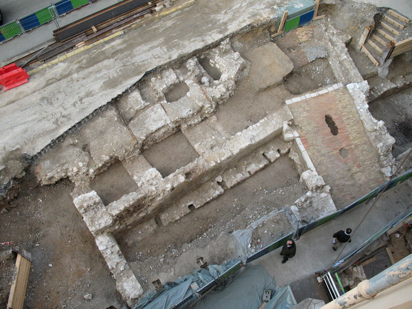 Vestiges de l'ancien pont traversant le Paillon, &agrave; Nice. Appel&eacute; le Pont-Vieux ou le pont Saint-Antoine, il est mentionn&eacute; depuis 1250 dans les textes d'archives.   &copy; M. Vecchione, Inrap 