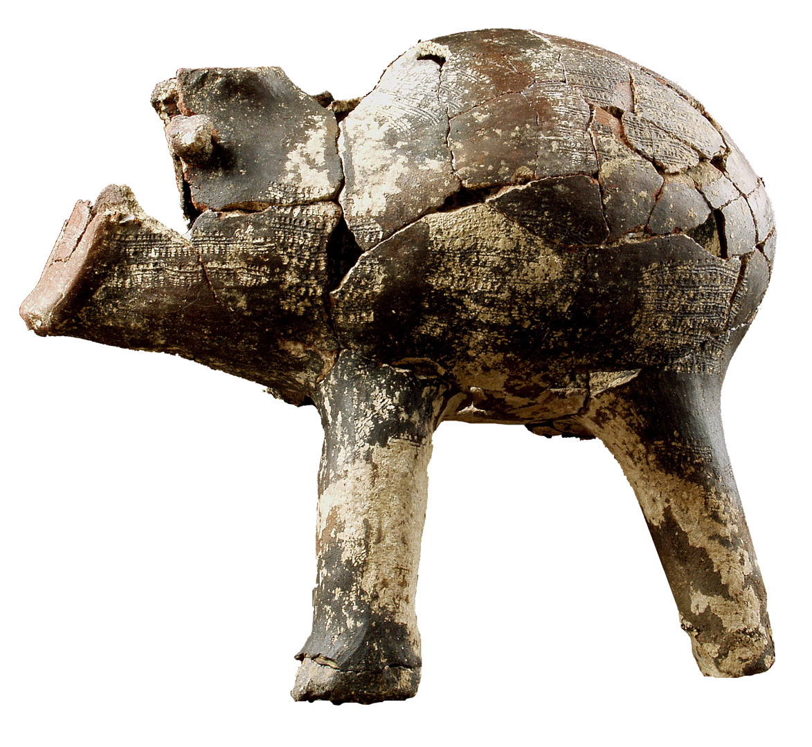 Vase en forme de taureau, datant de -4800, trouv&eacute; &agrave; Aubevoye (Eure).   &copy; H. Paitier/Inrap 