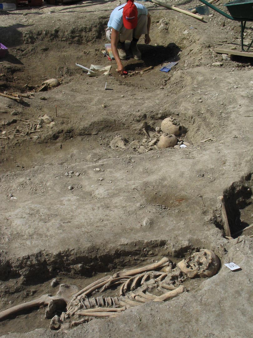 Fouille du cimeti&egrave;re protestant des XVIe-XVIIe si&egrave;cles de Saint-Maurice (Val-de-Marne).   &copy; C. Valero, Inrap 2005. 